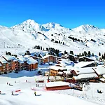 Pierre & Les Constellations Aparthotel 3*