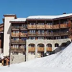 Aparthotel Pierre & Les Constellations 3*