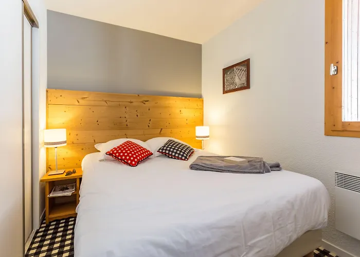 Pierre & Les Constellations Ла-Плань